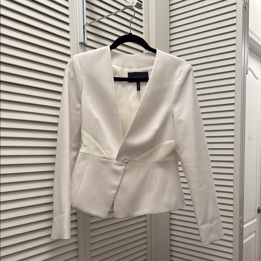 BCBGMaxAzria White Tailored Blazer with V-Neckline (Never worn)
